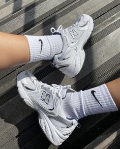 Model Streetwear, Socks Nike, Nike Socks, Aesthetic Girl, Dark Black, Air Max Sneakers, New Balance, Nike Air Max, Outfit Inspirations