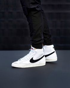 Sneakers Men Nike, Men’s Sneakers, Nike Blazer Outfit Men, Sneakers Fashion Mens, Best Sneakers For Men, Nike Lifestyle, Nike Shoes Men, Nike Blazer 77