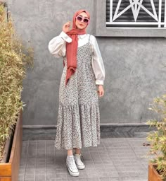 Fashion Outfits Women, Muslim Fashion Hijab Outfits, Women Blouses Fashion, Mode Abaya, Modest Dresses Casual