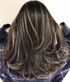 Hair Color Underneath, Hair Color Streaks, Brunette Hair With Highlights, Brown Highlights, Hair Dye Colors, Hair Inspiration Color, Hair Inspo Color