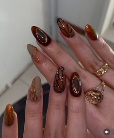 Brown Acrylic Nails, Butterfly Nail Art, Acrylic Press On Nails, Makijaż Smokey Eye, Fall Nail Art, Butterfly Nail, Brown Nails