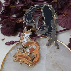 Fox & Wolf Pin Set Hard Enamel Pin Wolf Forest Lapel Pin - Etsy Belgium Collector Aesthetic, Wolf Forest, Aesthetic Birthday, Enamel Pin Collection, Cool Pins, Hard Enamel Pin, Cute Pins, Plate Size, Christmas Present