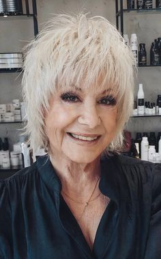 70 Yr Old Hairstyles, 70s Shag Haircut Medium, Shag Cuts For Fine Hair, Choppy Shag Haircut, Funky Haircuts, Medium Shag Hairstyles, Shag Hair, 70 Year Old Women, Haircuts Women