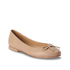 NISOLO-Bea Go-To Ballet Flat Enjoy classic style with the Bea Go-To flat from Nisolo. This ballet pair sports a leather design and sleek silhouette that pairs well with fave fits. Classic Brown Ballet Flats, Casual Leather Ballet Flats For Office, Classic Brown Ballet Flats For Spring, Nude Ballet Flats, Nude Flats, Ballet Flat, Leather Design, Amazing Women, Ballet Flats