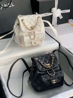 CNL2 Luxurious Totes 160 Most of the bags comes with Complete Box; A+ Excellent Quality; Contact us if you've any questions in your mind. Mochila Chanel, Expensive Bag, My Style Bags, Luxury Bags Collection, Girly Bags, Luxury Purses, Fancy Bags, Bags Aesthetic, Pretty Bags