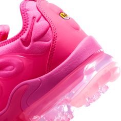 The Nike Air VaporMax Plus looks to the past to propel you into the future. Nodding to the '98 original with its floating cage and padded upper, it adds heel-to-toe VaporMax Air technology to ramp up the comfort and create a modern look. A vibrant pink colorway highlights the head-turning design, helping you walk into tomorrow with style.Floating plastic cage around the upper draws inspiration from the original '98 design. The prominent arch is designed to look like a whale's tail while wavy ove Womens Nike Vapormax Shoes, Pink Nike Vapormax Women, Pink Air Max Running Shoes For Streetwear, Purple Vapormax Nike, Womens Nike Air Vapormax Flyknit, Air Vapormax Plus, Nike Air Vapormax Plus, Y2k Fits, Air Vapormax