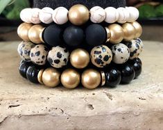 Diamond Carat Size, Shiny Bracelets, Diamond Bracelet Design, Howlite Bracelet, Gold Bracelet Set, Jewerly Beads, Black Beaded Bracelets, Gold Armband, Beads Bracelet Design