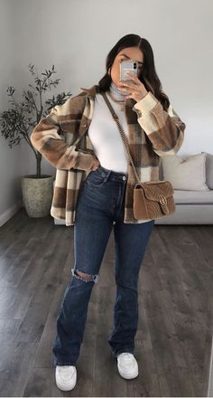 "Ideas de outfits casuales con shorts" #CasualFashionista #CasualFashionBlogger #CasualFashionInspiration #CasualFashionLover #CasualFashionStyle #CasualFashionista Ross Outfits Ideas, Fav Outfit, Looks Country, Stylish Winter Outfits, Winter Fashion Outfits Casual, Cold Outfits, Trendy Fall Outfits, Tween Outfits