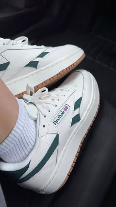 Shoes Trendy 2023, Casual Shoes Aesthetic, Aesthetic Reebok Shoes, Cute Shoes Sneakers Casual, Rebook Club C 85 Vintage Outfit Ideas, Reebok Double Club C, Cool Girl Shoes, Fall Shoes Aesthetic