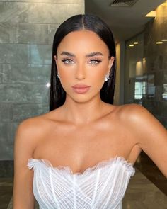 Wedding Makeup Sultry, Olivia Culpo Wedding Makeup, Natural But Glam Makeup Looks, Bridesmaid Makeup And Hair, Persian Bride Makeup, Bombshell Makeup Vs, Soft Glam Hair Hairstyles, Glowy Bronze Bridal Makeup, Bridal Makeup Tan Skin