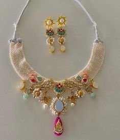 Kundan Jewellery Set, Jewelry Set Design, Antique Bridal Jewelry, Antique Jewelry Indian