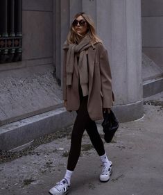 Top Outfit Ideas, Casual Sporty Outfits, Canada Trip, Usa Trip, Smart Dressing, Leggings Style, Warm Tights, Best Winter Outfits, Chunky Sweaters