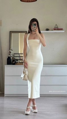 Vestido Off White Midi, Vestidos Elegantes Aesthetic, Old Money Outfits Dress, Elegant Outfit Dress, Corporate Baddie Outfits, White Outfits For Women, Money Dress, Corporate Baddie, Baddie Vibes