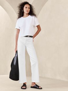 White Wide Leg Jeans Outfit, Wide Leg Jeans Shoes, Cropped Jeans Outfit, White Wide Leg Jeans, Minimal Chic Style, Wide Leg Jeans Outfit, White Pants Outfit, Legs Outfit, Off White Pants