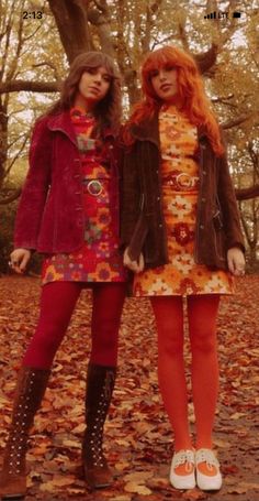 60s Fall Aesthetic, 1970s Style Icons, 60s Psych Fashion, Mid 70s Fashion, Late 70s Outfits, 70s Neck Scarf Outfit, 60s Folk Fashion, 1970s Fashion Hippie Vintage 70s Street Styles, 70s Fashion Photos