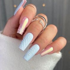 Icy Blue Snowflake Nails, Christmas Nails Light Blue, Winter Nails Acrylic Classy, Baby Blue Winter Nails, Light Blue Christmas Nails, Winter Nails Snowflake, Winter Nails Aesthetic, Christmas Winter Nails, Simple Winter Nails