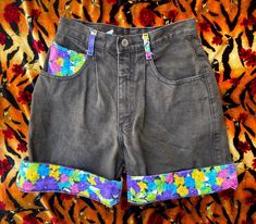 1990s Adorable HIgh Waisted Dark Brown Denim Shorts with floral block Pattern and Multi Pocket Details  Has pockets on top of pockets!  Brand: CYCLONE Cotton Tag says size 9; would best fit a small  length: 17 inches  waist: 26 inches  hips: 40 inches  rise: 12 inches  inseam: 5 inches Great Condition! Jean Marron, Brown Denim Shorts, Jeans Marron, Brown Denim, Block Pattern, Short En Jean, Pattern Blocks, Pocket Detail, Short Outfits