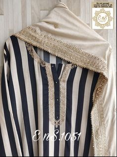 Designer Kurti Patterns, Pakistani Fashion Casual, Pakistani Dresses Casual, Cotton Kurti Designs, Beautiful Pakistani Dresses, Salwar Kamiz, Kurta Designs Women, Simple Pakistani Dresses