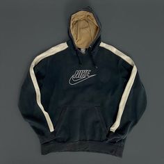 Shoes Nike Vintage, Hoodies For Men Aesthetic, Nike Vintage Hoodies, Vintage Nike Hoodie Men, Hoodie Nike Vintage, Vintage Hoodies Aesthetic Men, Old Nike Sweatshirt, Old Nike Outfits, Vintage Nike Clothes