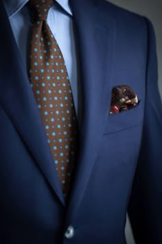 Men's suit Blue Suit And Tie, Style Gentleman, Suit Combinations, Navy Blue Suit, Brown Tie, Navy Suit