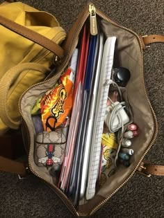 School Backpacks Highschool, What's In My Purse, Middle School Outfits, In My Purse