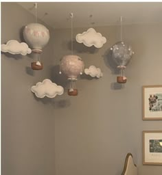 there are many hot air balloons hanging from the ceiling in this child's room