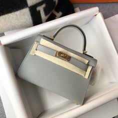 Description HRMS Kelly 19 Grey Glacier Epsom With Gold Toned Hardware Bag For Women, Handbags, Shoulder Bags 7.5in/19cm Rep 1:1 Size: 19 x 11.5 x 5.5 cm / 7.5 x 4.5 x 2.2 inches (Length x Height x Width) Hermès bags are considered the ultimate luxury item worldwide. Each piece is handcrafted with waitlists that can exceed a year or more. The streamlined and demure Kelly style is always in high demand, it is particularly lovely in this vibrant version with gold hardware. Epsom is textured with a wonderful grainy appearance. Epsom is soft to the hand and maintains the shape of the bag well over time, the most popular choice for Kelly. Warm gold hardware is the perfect complement to this vivid pop color. Grey Mini compartment Gold-toned hardware Interior with 1 side zippered pocket A protecti Kelly Bag, Leather Bag Women, Evening Clutch Bag, Hermes Bags, Types Of Bag, Bag For Women, Tote Backpack, Luxury Items, Fun Bags