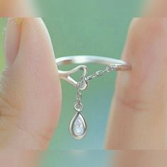 Romantic Silver Ring With Crystal Raindrop Dangle. Size 4, Slightly Adjustable Due To Style. On Never Worn Condition From Smoke-Free Home. Dangle Ring, Gift For Love, Diy Wire Jewelry, Homemade Jewelry, Handmade Jewelry Designs, Handmade Wire Jewelry, Wire Rings