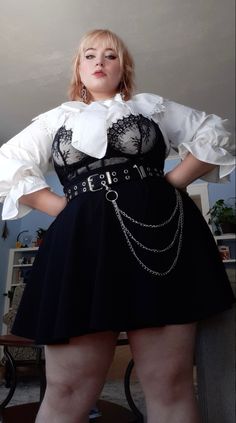 Lace Corset Over Shirt, Vampire Aesthetic Outfit Plus Size, Cute Edgy Outfits Plus Size, School Plus Size Outfits, Plus Size Gothic Outfits, Plus Size Bimbocore Outfits, Fat Goth Girl, Plus Size Fashion Inspo