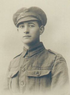 British soldier ww1 era. Soldier Portrait Photography, Wwi British Soldier, Ww1 Portraits, Ww1 British Soldier, Ww1 German Soldier, Ww1 American, Quantock Hills, Wwi Soldier, Ww1 Photos