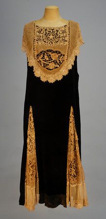 SADIE NEMSER VELVET and LACE TEA GOWN, LATE 1920's Style Année 20, Tea Gown, 1920 Fashion, 20s Fashion, Crochet Clothing, Vintage Gowns, Antique Clothing, Roaring Twenties