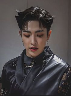 Hongjoong Black Hair, Yun Yun, Men Hairstyle, Hongjoong Ateez, Hair Highlights, Pop Group, Kpop Idol, Comedians