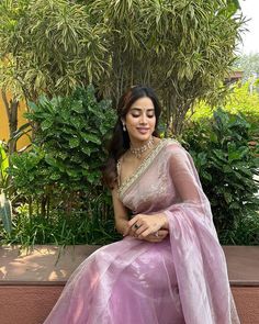 Farewell Sarees, Simple Saree Designs, Janhvi Kapoor, Fancy Sarees Party Wear, Traditional Indian Dress, Gaun Fashion, Desi Fashion Casual, Simple Sarees