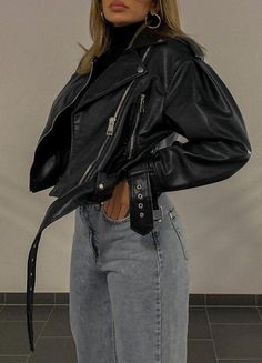 Leather Jacket And Jeans Outfit Women, Edgy Fashion Style, Outfits Juveniles, Women Leather Jacket, Jacket Outfit Women, Autumn Fits, Concert Outfits, Leather Jacket Outfits, Looks Street Style