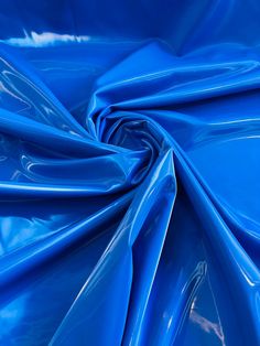 blue plastic sheets are stacked on top of each other