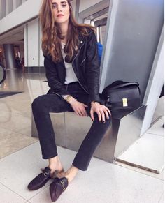 Flat Loafers Outfit, Chiara Ferragni Style, Unique Outfit Ideas, Fur Loafers, Quoi Porter