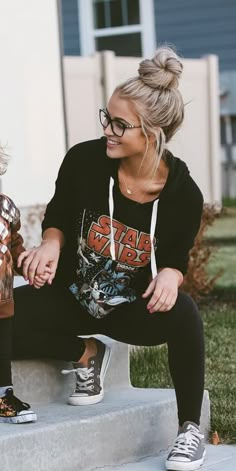 Outfits Mit Leggings, Casual Leggings Outfit, Doc Martens Outfit, Hair Bun Maker, What Is Fashion, Instagram Baddie, Dresses Aesthetic, Fashion Leggings