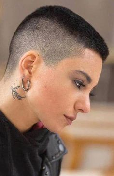 Ditch the lengthy grooming routines and embrace the simplicity and undeniable cool factor of these buzz cuts for women. Fade Haircut Women, Buzz Haircut, Buzz Cut Women, Shaved Hair Women, Buzz Cut Hairstyles, Flat Top Haircut, Shaved Hair Cuts, Shaved Head Women, Short Shaved Hairstyles