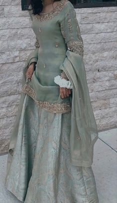 Desi Dress, Desi Wear, Gaun Fashion, Pakistani Wedding Outfits, Pakistani Fancy Dresses, Desi Fashion Casual, Pakistani Dresses Casual, Pakistani Fashion Party Wear, Beautiful Pakistani Dresses