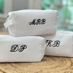 Monogram Toiletry Makeup Bag Personalized Travel Cosmetic Bag - Etsy Monogrammed Makeup Bags, Monogramed Gifts, Couples Monogram, Personalized Makeup Bags, Edwardian Style, Lavender Bags, Grey Bag, Weave Fabric, Monogram Styles