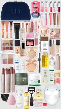 Makeup Bag Essentials, Dream Makeup, Makeup Eye Looks, Makeup To Buy, Skin Care Makeup, Bag Essentials, Eye Looks, Skincare And Makeup, List Ideas