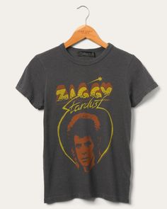 Women's David Bowie Ziggy Shooting Star Original Tee – Junk Food Clothing Bowie Tshirt, 70s Fashion Women, David Bowie Shirt, Vintage Rock Tees, Rolling Stones Shirt, David Bowie Ziggy, Long Tee Shirts, Dr Closet, Merch Design