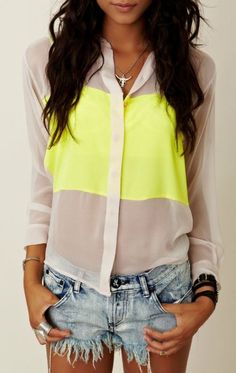 Sheer Top Yellow Shirt Outfit, Neon Summer, Mode Tips, Yellow Shirt, Mode Casual, Cooler Look, Oversized Blouse, Mode Inspiration, Look Chic