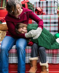 Merry Christmas Eve! 🎄✨ Okay, we know it’s one day before Christmas, so unless you’ve unlocked speed-knitting superpowers, you probably won’t finish a handmade gift in time. 😅 But you can still give the gift of hope! ❤️⁠
⁠
Our Red Scarf Fundraiser products support Foster Care to Success — and with your help, we’re raising funds for a scholarship to help a foster care student pursue their dreams. 🎓⁠
⁠
Shown here:⁠
🧤 Holie Mittens by @hundredacrewool in Targhee Tango Sport (Apilado) and Festivu...