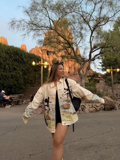 Disneyland Outfits Autumn, Disneyland Outfits Summer 2023, Disneyland Outfits Midsize, Hongkong Disneyland Outfit Ideas, Black And White Disney Outfits, Disneyland Tokyo Outfit, Disney Ears Outfit, Disney Tokyo Outfit