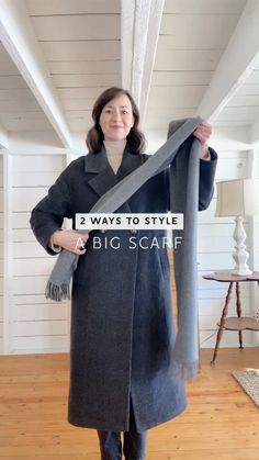 Lightweight Scarf Outfit, Big Scarf Style, Winter Scarf Tying, Wool Scarf Outfit, Big Scarf Outfit, Coat Outfits For Women, Big Scarves, Winter 2024 Fashion Trends, Black Coat Outfit