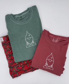 I absolutely LOVE this holiday tee. The Gnome Short Sleeve Tee is absolutely adorable and a great for the holidays. - One of the things I love about comfort colors is that their tees can be worn for really any occasion! I love this gnome tee paired with my Christmas shorts as a super cute pj set! The tee is SO SOFT!  Material: 100% Cotton, White Premium Heat Transfer Vinyl  Color: Red, Green Brand: Comfort Colors Fit: True to size, can be worn oversized or fitted :) ~ model 5'9 is wearing size: Christmas Cotton T-shirt For Loungewear, Winter Loungewear T-shirt Soft-washed, Cute Winter T-shirt For Loungewear, Christmas Cotton Loungewear Tops, Soft-washed Crew Neck T-shirt As Gift, Christmas Cotton Top With Screen Print, Christmas Cotton Tops With Screen Print, Gnome Shirts, Unisex Christmas Gifts