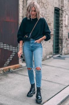 Ways To Style Doc Martens, Women Doc Martens Outfits, Mom Jeans Outfit Boots, Women Combat Boots Outfit, Dr Martens Outfit Ideas, Combat Boots Outfit For Women, Dr Martins Outfits, How To Style Dr Martens, Doc Martin Outfits