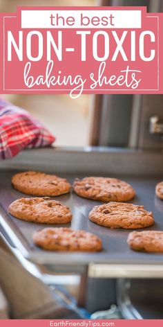 Picture of person taking chocolate chip cookies on baking sheet out of oven with text overlay The Best Non-Toxic Baking Sheets Non Toxic Kitchen Essentials, Non Toxic Baking Sheet, Toxic Chemicals In Food, Non Toxic Oven Cleaner, Non Toxic Ways To Clean Oven, Non Toxic Kitchen, Best Cookie Sheets, Reusable Baking Sheet, Toxic Cookware