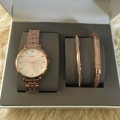 New Watches Women Style, Elegant Watches Women Classy, Watch With Bracelets Women, Watches With Bracelets Women, Expensive Watches For Women, Best Watches Women, Watch With Bracelets, Bracelet And Watch, Watches Bracelets